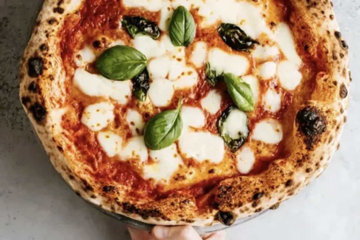 Citrolas pizza with basil and mozzarella
