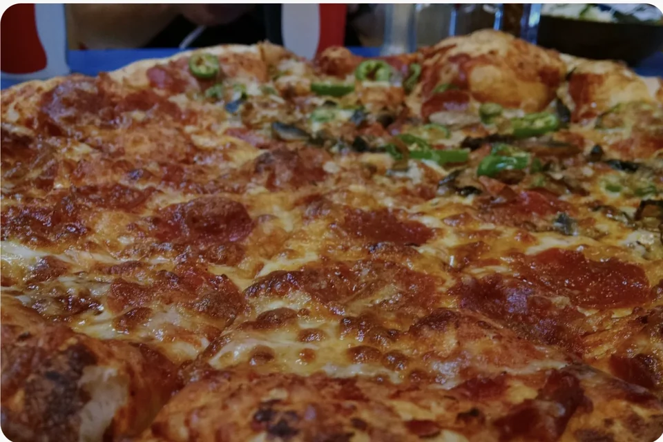 Fresh-baked Citrolas pizza